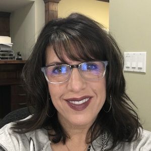 Meet your Posher, Debbie